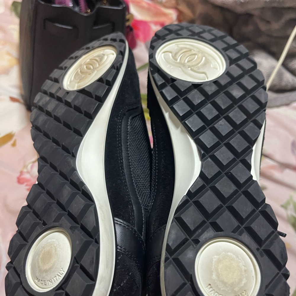 CHANEL Black and White Lace-Up Sneakers - Picture 3 of 5